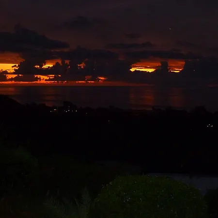 Flamboyant Ocean View - Ex Hillside Haven Apartamento
